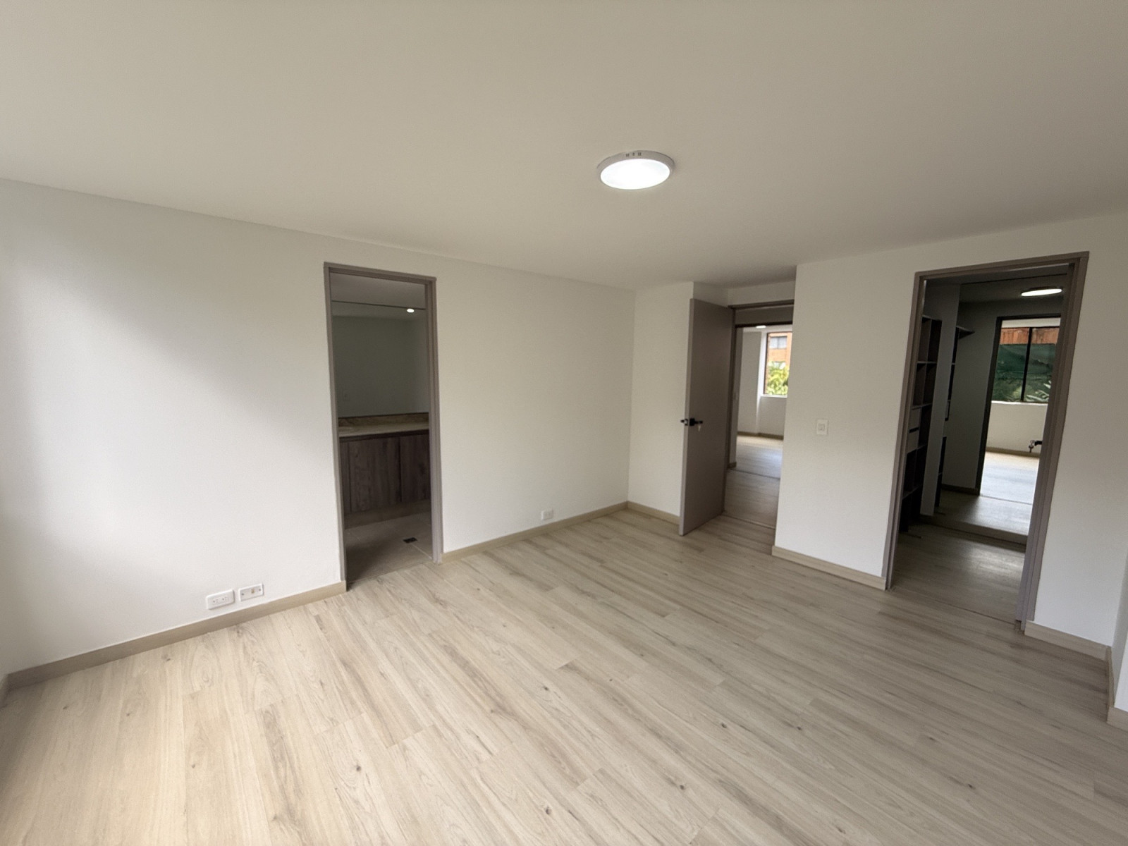 Apartamento en arriendo en Las Lomas No.1, Medellín · foto 11 de 18