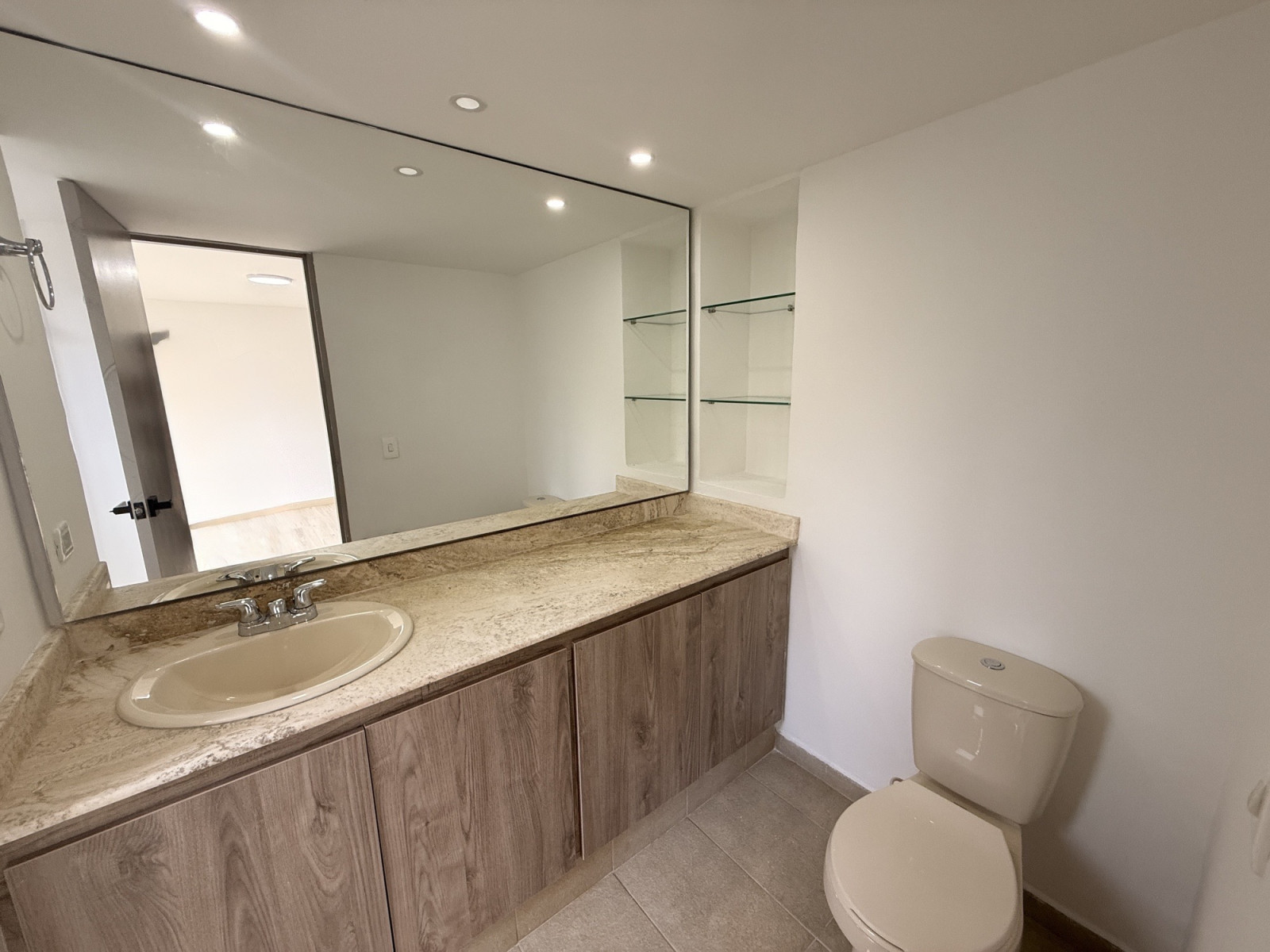 Apartamento en arriendo en Las Lomas No.1, Medellín · foto 13 de 18