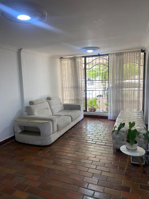 Casa de 5 alcobas en venta en Los Andes B - La Riviera, Cali, 180 m² · foto 3 de 19
