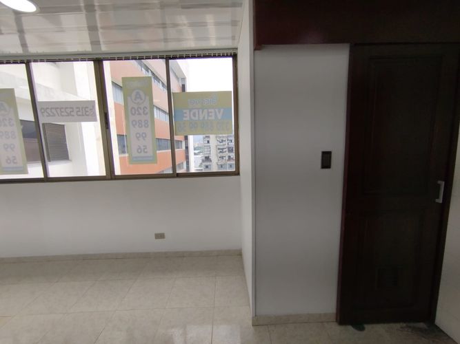 Consultorio en venta en Los Cambulos, Cali, 20 m² · foto 12 de 20