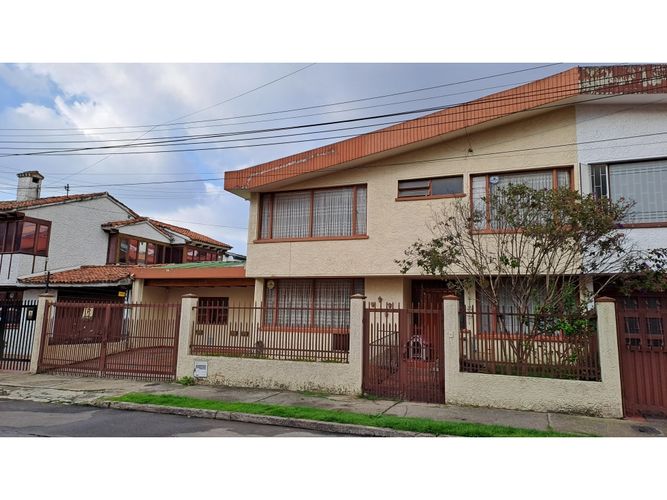 Casa de 4 alcobas en venta en El Batán, Bogotá, 227 m² · foto 3 de 24