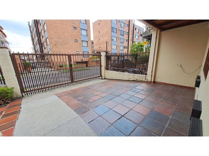 Casa de 4 alcobas en venta en El Batán, Bogotá, 227 m² · foto 18 de 24