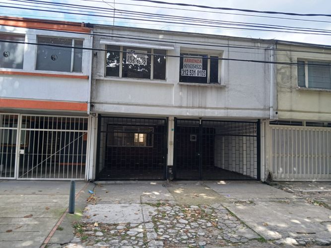 Casa en venta en Polo Club, Bogotá · foto 2 de 24