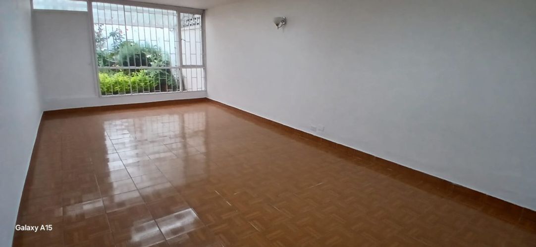 Casa en venta en Polo Club, Bogotá · foto 11 de 24