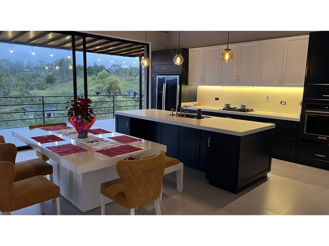 Casa de 3 alcobas en venta en Santa Elena, El Retiro, 392 m² · foto 3 de 20