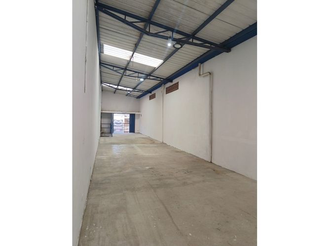 Bodega en arriendo en Naranjal, Medellín, 110 m² · foto 3 de 9