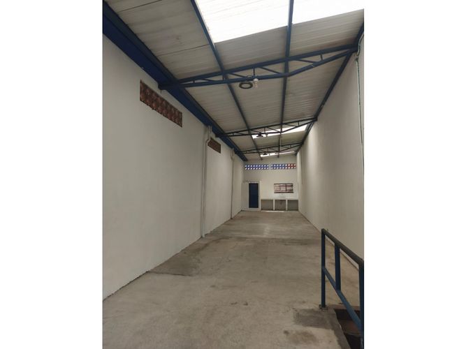 Bodega en arriendo en Naranjal, Medellín, 110 m² · foto 4 de 9