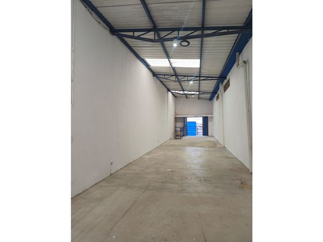 Bodega en arriendo en Naranjal, Medellín, 110 m² · foto 6 de 9