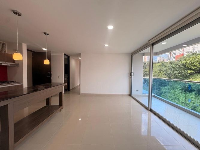 Apartamento de 3 alcobas en venta en Vegas De La Doctora, Sabaneta, 72 m² · foto 2 de 19