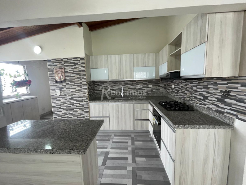 Apartamento en venta en El Poblado, Medellín · foto 2 de 13