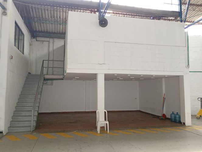 Bodega en arriendo en Los Naranjos, Itagüí, 2950 m² · foto 16 de 20