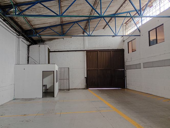 Bodega en arriendo en Los Naranjos, Itagüí, 2950 m² · foto 17 de 20