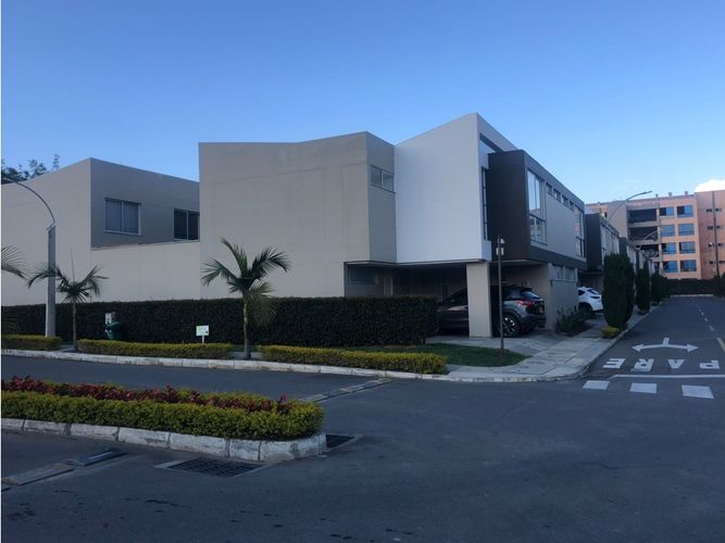Casa de 4 alcobas en venta en Llano Grande, Rionegro, 157 m² · foto 2 de 14