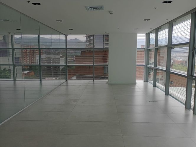 Oficina en arriendo en El Poblado, Medellín, 120 m² · foto 2 de 14