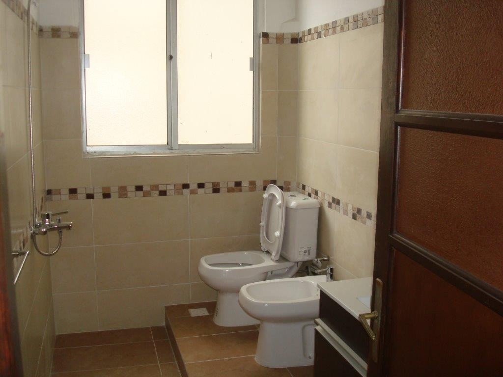 250 m2, SISTEMA DE CONEXIONES YA INSTALADOS PARA EMRESA, AMPLIOS AMBIENTES Y AISLACION DE SONIDOS EXTERIORES · Foto 10