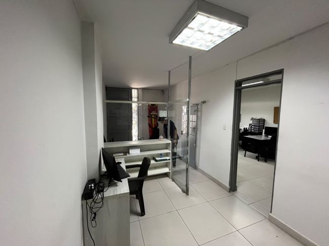 Oficina en venta en San Vicente, Cali, 500 m² · foto 16 de 24