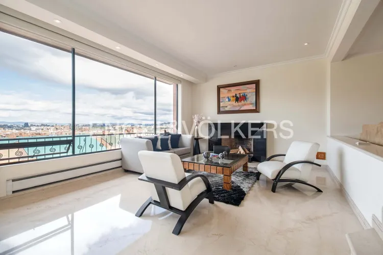 Casa de 4 alcobas en venta en Bosques Del Marques, Bogotá, 491 m² · foto 2 de 20