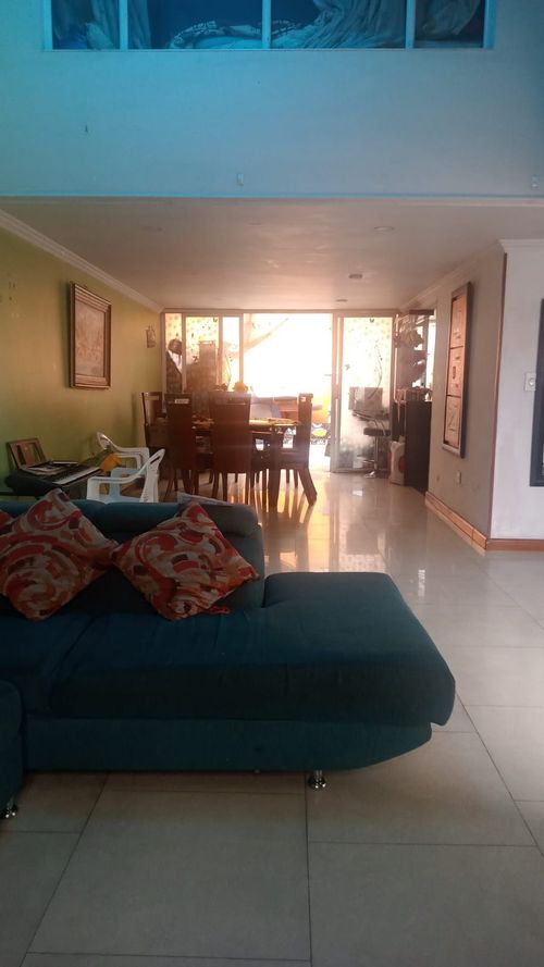Casa de 3 alcobas en venta en Mandalay, Bogotá, 280 m² · foto 3 de 16