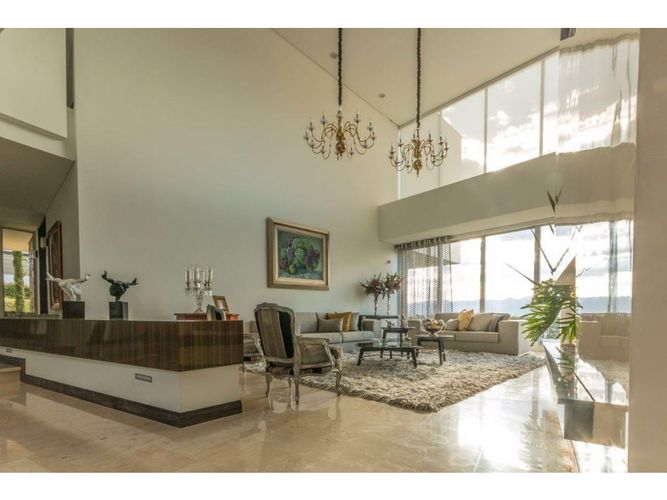 Casa de 4 alcobas en venta en La Calera, Medellín, 738 m² · foto 2 de 14