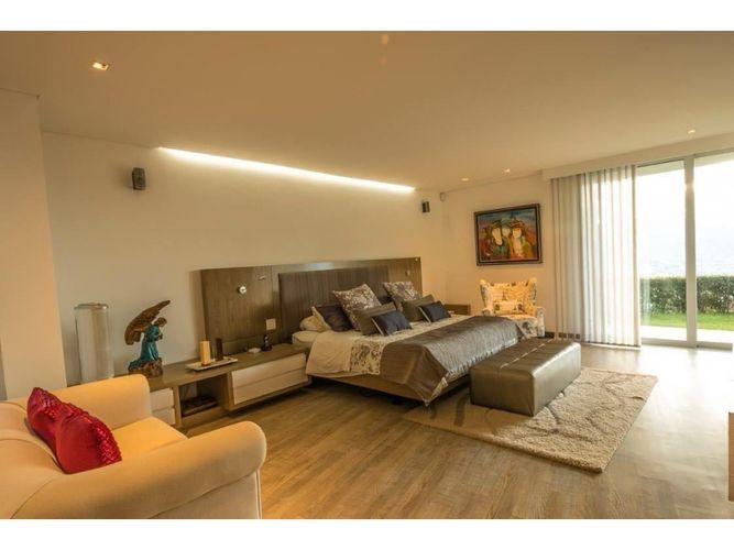 Casa de 4 alcobas en venta en La Calera, Medellín, 738 m² · foto 8 de 14