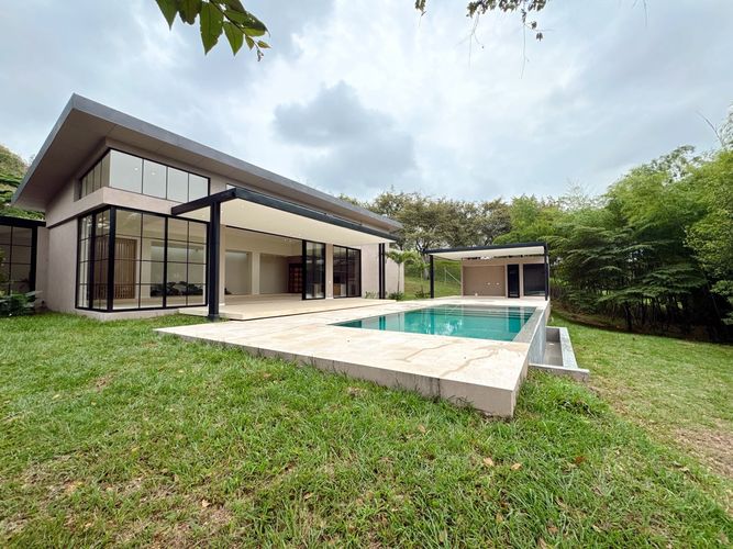 Casa de 4 alcobas en venta en San Pedro, Cali, 730 m² · foto 2 de 24