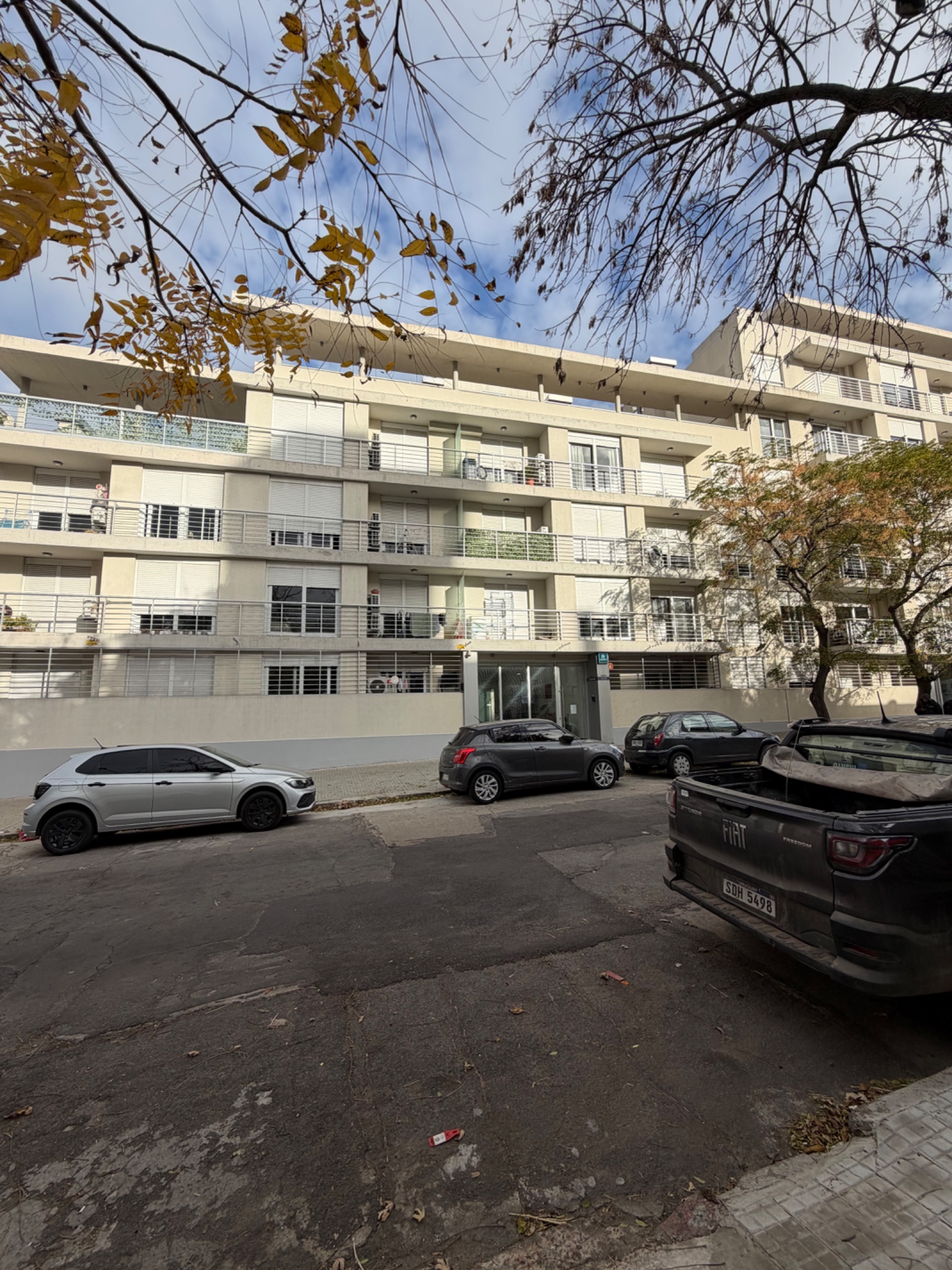 Alquilo hermoso apto de 1dorm y amplio patio a metros de Agraciada y Suárez