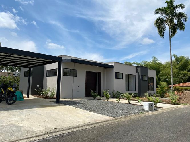 Casa de 3 alcobas en venta en San Jose, Pereira, 1650 m² · foto 2 de 13