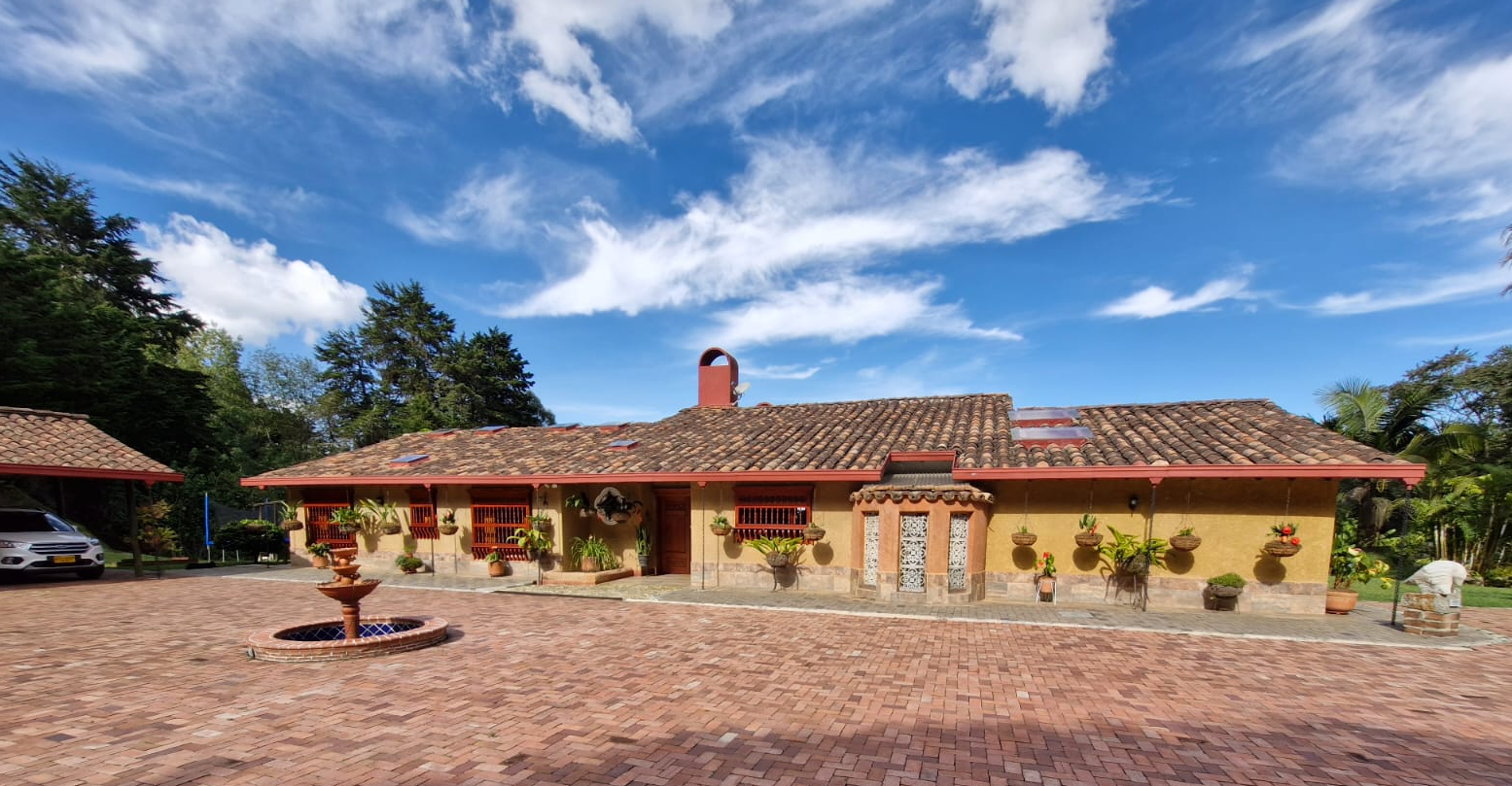 4BR Country House in Yarumal for Sale