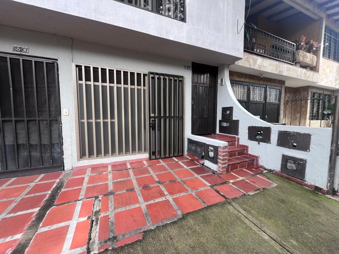 Apartamento de 2 alcobas en venta en Primero De Mayo, Cali, 65 m² · foto 2 de 18