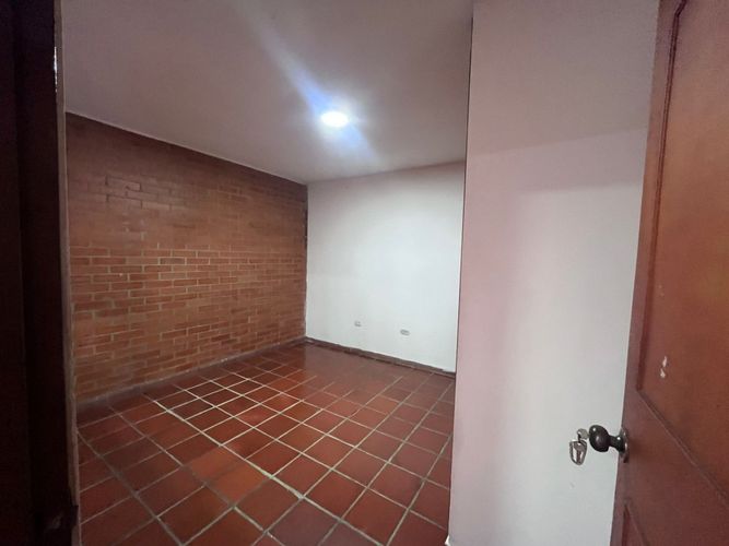 Apartamento de 2 alcobas en venta en Primero De Mayo, Cali, 65 m² · foto 8 de 18