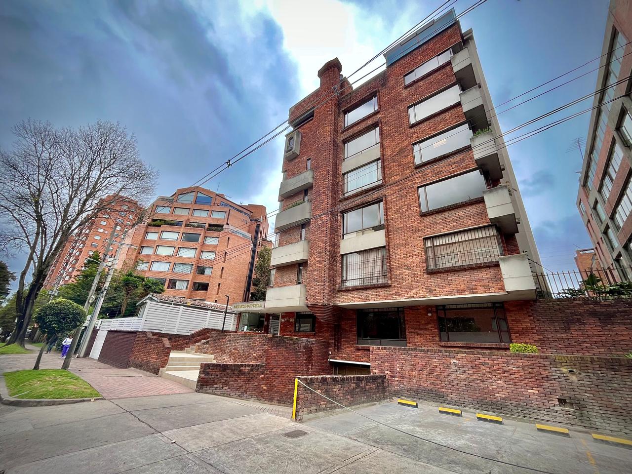 Apartamento en venta en La Carolina, Bogotá · foto 2 de 14