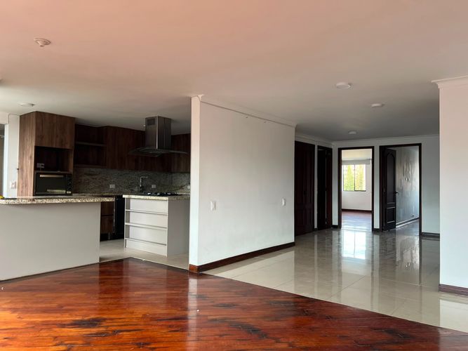 Apartamento de 3 alcobas en arriendo en El Poblado, Medellín, 195 m² · foto 2 de 16