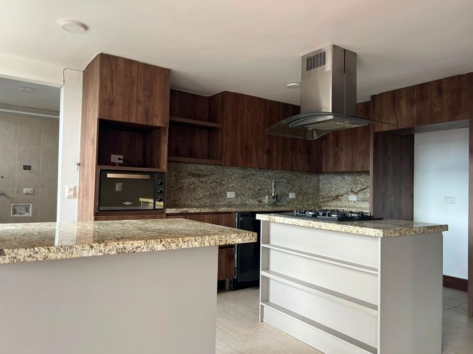 Apartamento de 3 alcobas en arriendo en El Poblado, Medellín, 195 m² · foto 4 de 16
