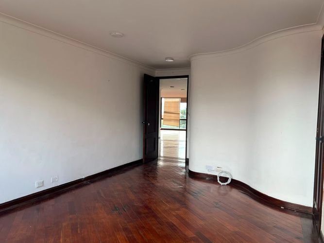 Apartamento de 3 alcobas en arriendo en El Poblado, Medellín, 195 m² · foto 7 de 16