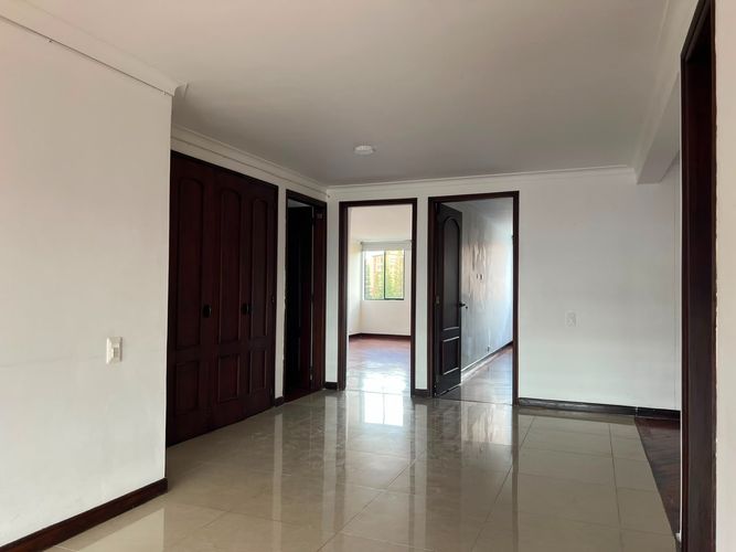 Apartamento de 3 alcobas en arriendo en El Poblado, Medellín, 195 m² · foto 13 de 16