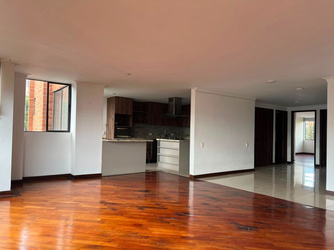 Apartamento de 3 alcobas en arriendo en El Poblado, Medellín, 195 m² · foto 14 de 16