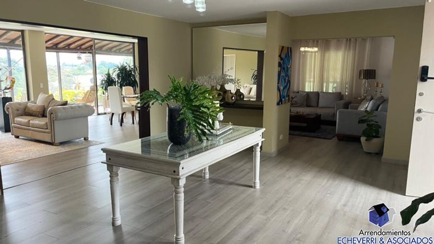 Casa de 6 alcobas en venta en Cristo Rey, El Carmen de Viboral · foto 6 de 15