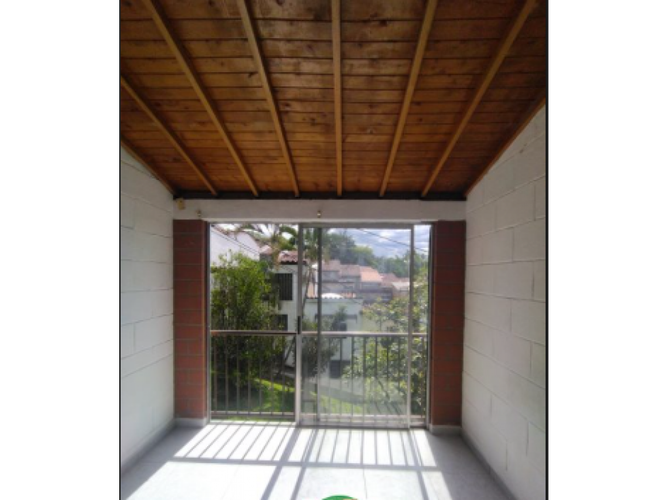Casa de 4 alcobas en venta en Cataluña, Medellín, 94 m² · foto 3 de 14
