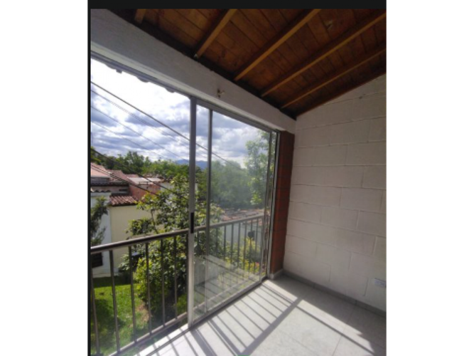 Casa de 4 alcobas en venta en Cataluña, Medellín, 94 m² · foto 4 de 14