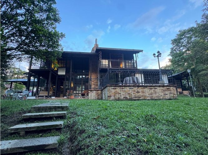 Casa de 3 alcobas en venta en San Antonio, Armenia, 480 m² · foto 2 de 24