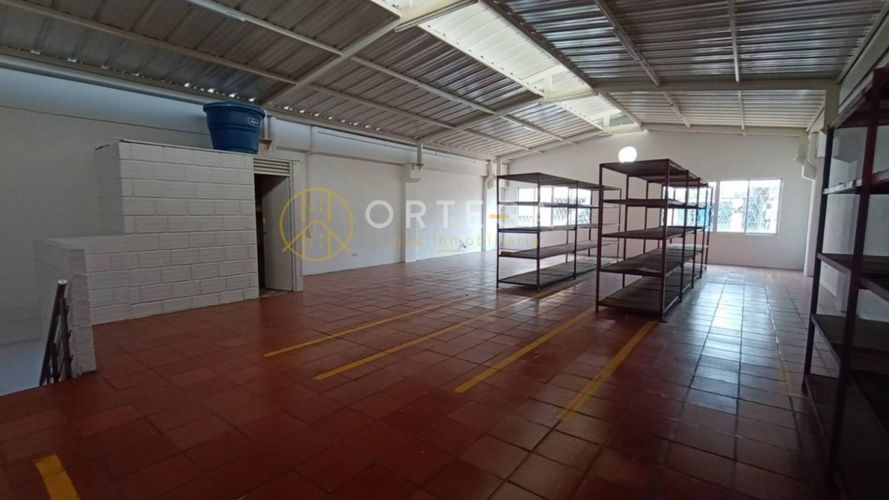 Bodega en arriendo en La Esmeralda, Girón, 300 m² · foto 14 de 15