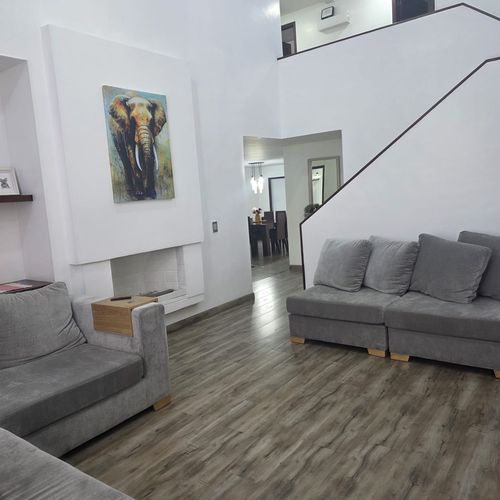 Casa de 4 alcobas en venta en Niza, Bogotá, 320 m² · foto 2 de 24
