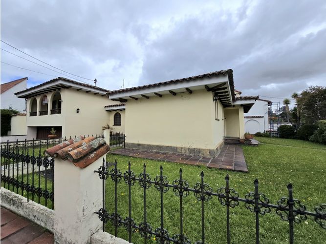 Casa en venta en Cerros De Suba, Bogotá · foto 2 de 24