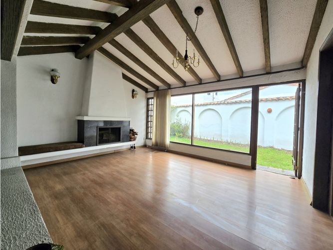 Casa en venta en Cerros De Suba, Bogotá · foto 3 de 24