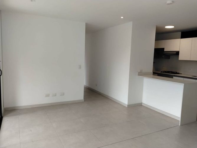 Apartamento de 3 alcobas en arriendo en Castropol, Medellín, 90 m² · foto 3 de 24