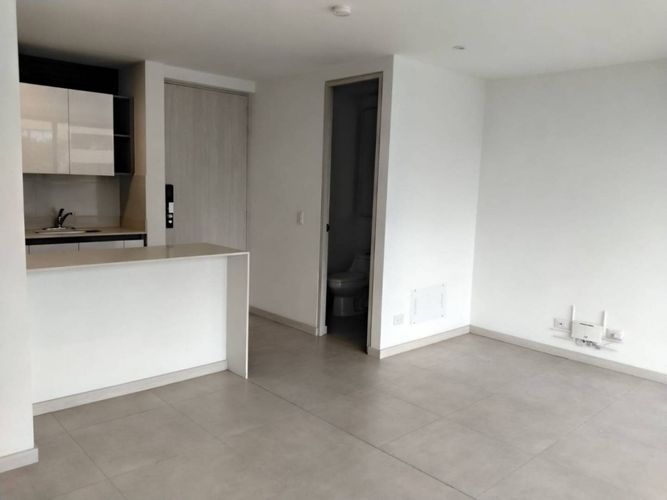 Apartamento de 3 alcobas en arriendo en Castropol, Medellín, 90 m² · foto 5 de 24