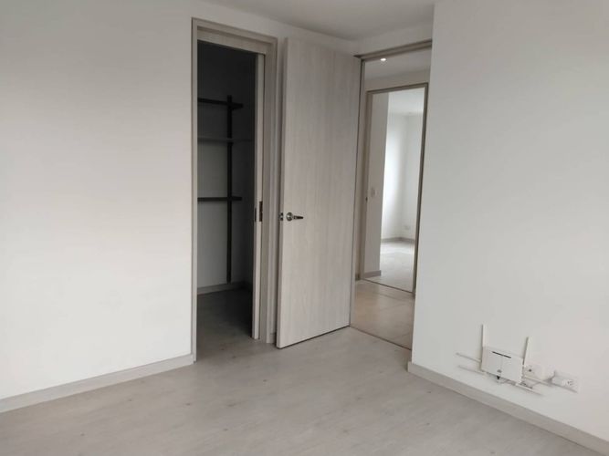 Apartamento de 3 alcobas en arriendo en Castropol, Medellín, 90 m² · foto 12 de 24