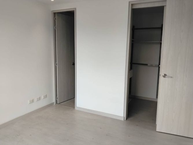 Apartamento de 3 alcobas en arriendo en Castropol, Medellín, 90 m² · foto 13 de 24