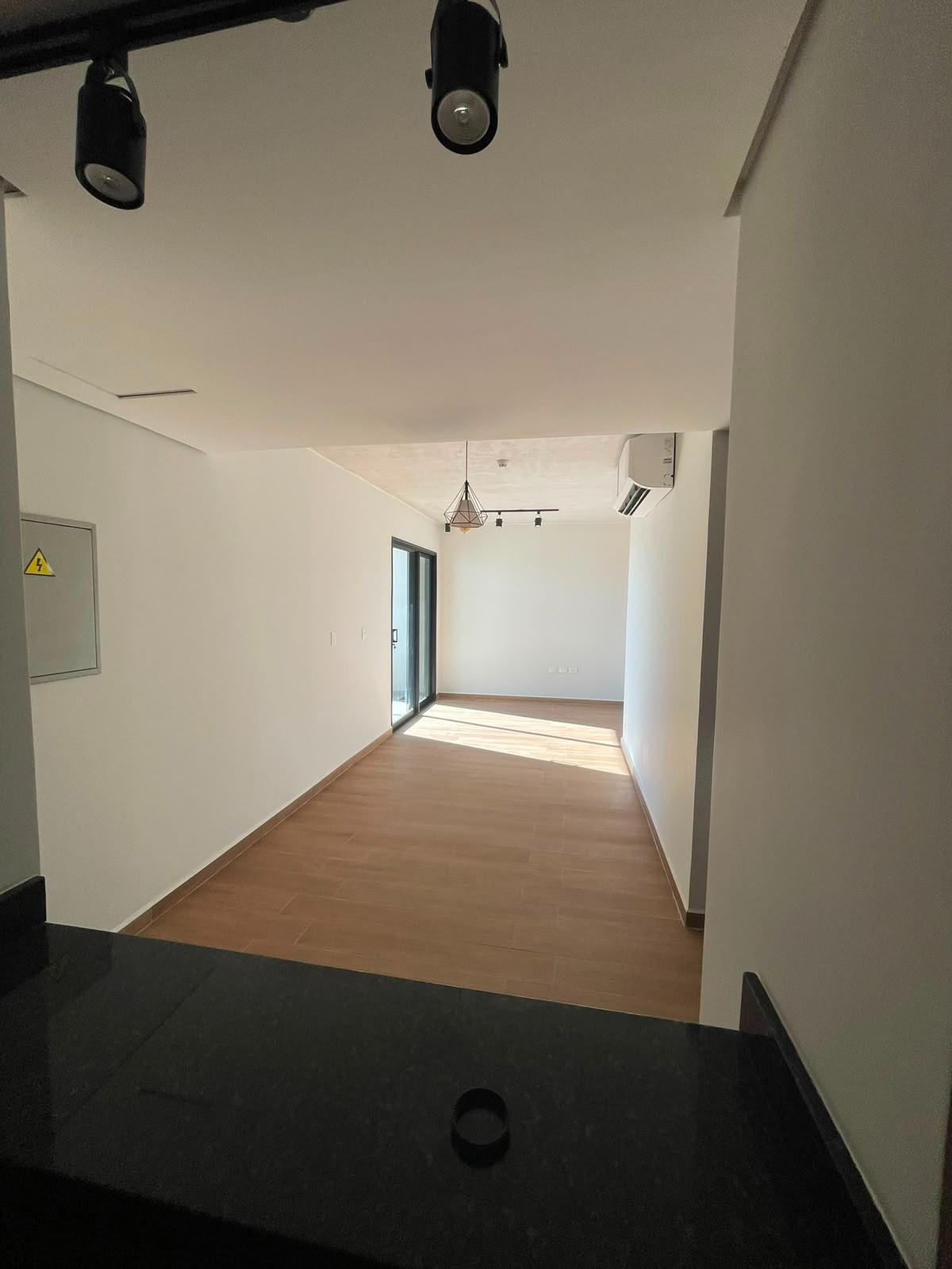 Alquiler de Departamento de 2 Dormitorios con Cochera en el Exclusivo Barrio Los Laureles. — foto 2