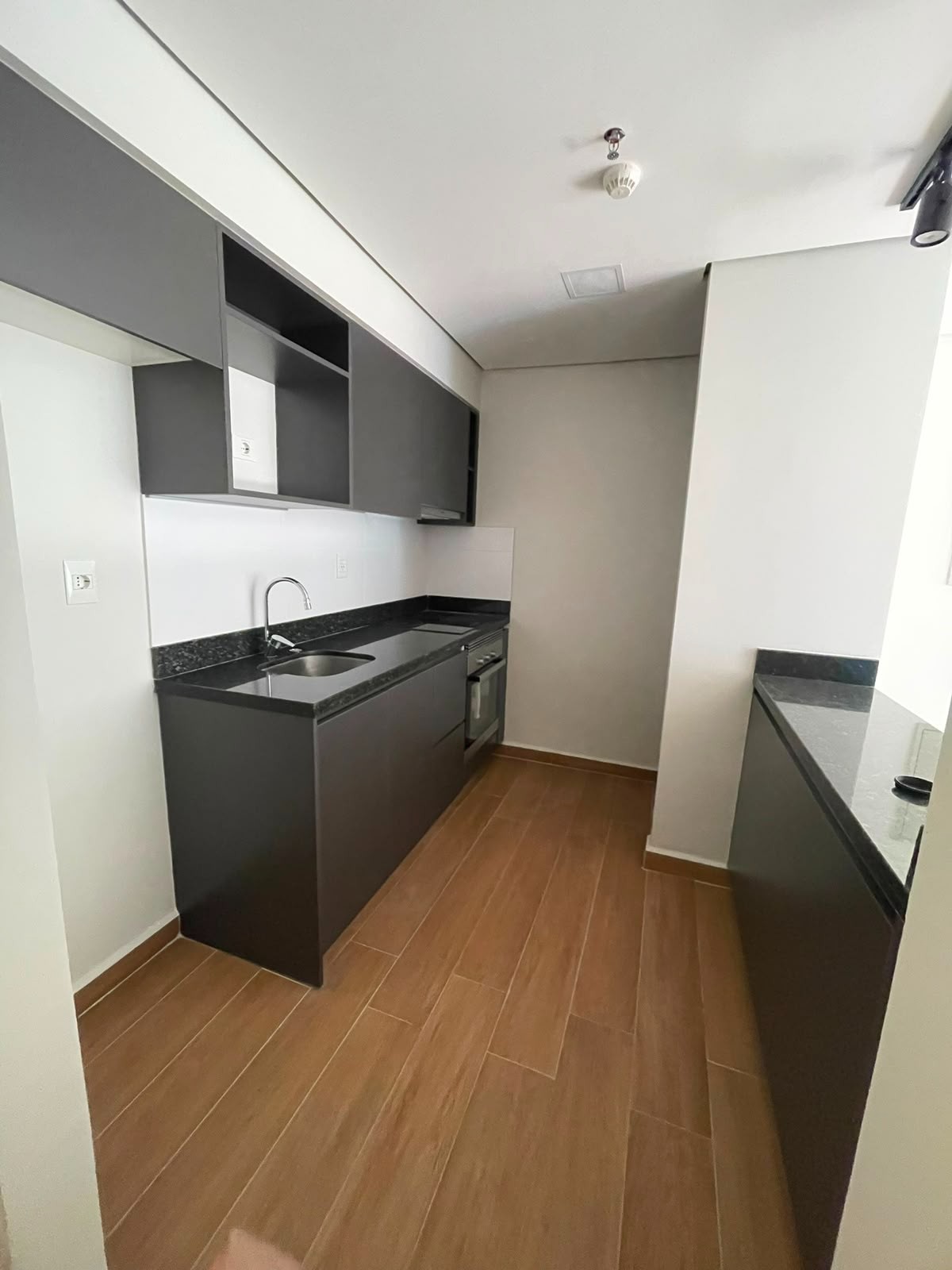 Alquiler de Departamento de 2 Dormitorios con Cochera en el Exclusivo Barrio Los Laureles. — foto 3
